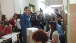 Anibal Ibarra fue increpado al votar por familiares de Cromañón