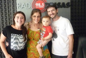 Aldana Chiodi y Dino de MAGIA EN EL CAMINO que -junto al pequeño Tahiel- vinieron a Mar del Plata a presentar su libro Magia es viajar