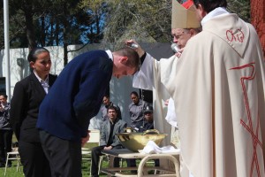 El obispo bautizó a jóvenes que lo solicitaron